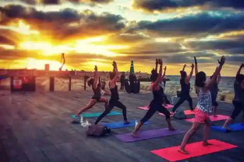 Tel Aviv: Beachfront Sunset Yoga at Beach Club TLV