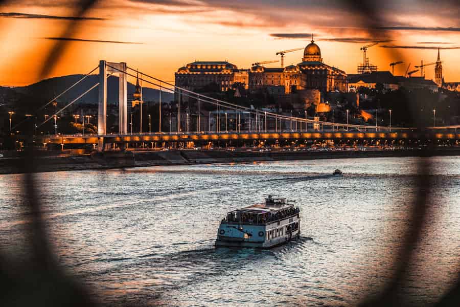 Budapest: Stadtrundfahrt mit den Highlights. Foto: GetYourGuide Budapest: Stadtrundfahrt mit den Highlights. Foto: GetYourGuide