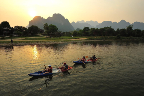 Vang Vieng: Half day-Kayak & Cave Adventure