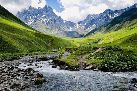Tbilisi: Kazbegi and Juta Private Day Trip with Pickup