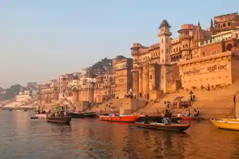 Varanasi: Tour guidato di Varanasi e Sarnath in auto