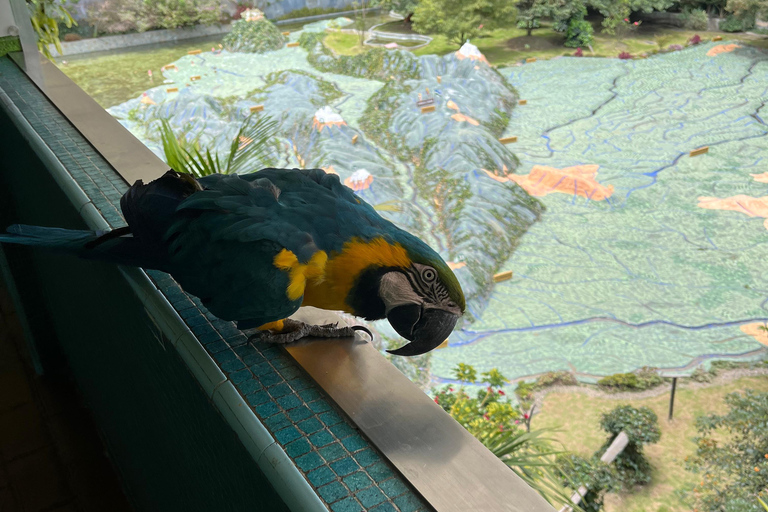 BOGOTA : Visite du parc Jaime Duque, du zoo et du musée de l&#039;aérospatiale