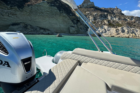 Cagliari: Bootstour mit 4 Badestopps, Schnorcheln und Prosecco