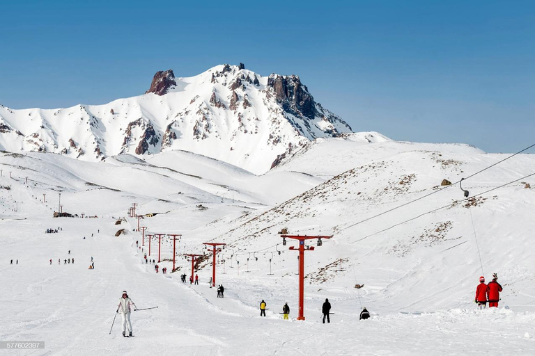 Capadocia: Excursión de esquí a Erciyes desde CapadociaExcursión de esquí a Erciyes con almuerzo y tickets de entrada