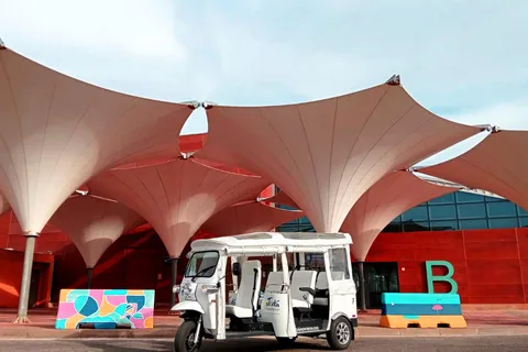 Málaga: VIP private Tuk Tuk tour