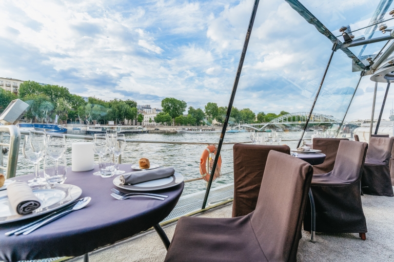 París: crucero por el Sena con cena al atardecerParís: cena en crucero de 2,5 h (Service Etoile)