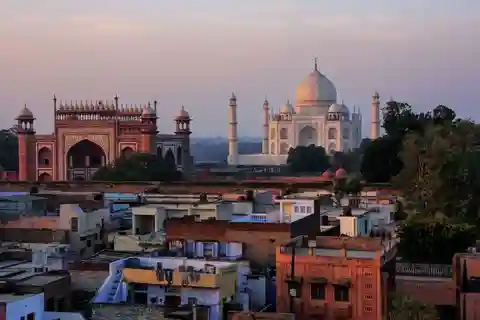 Passeio de bicicleta pela natureza e pelo campo do Taj