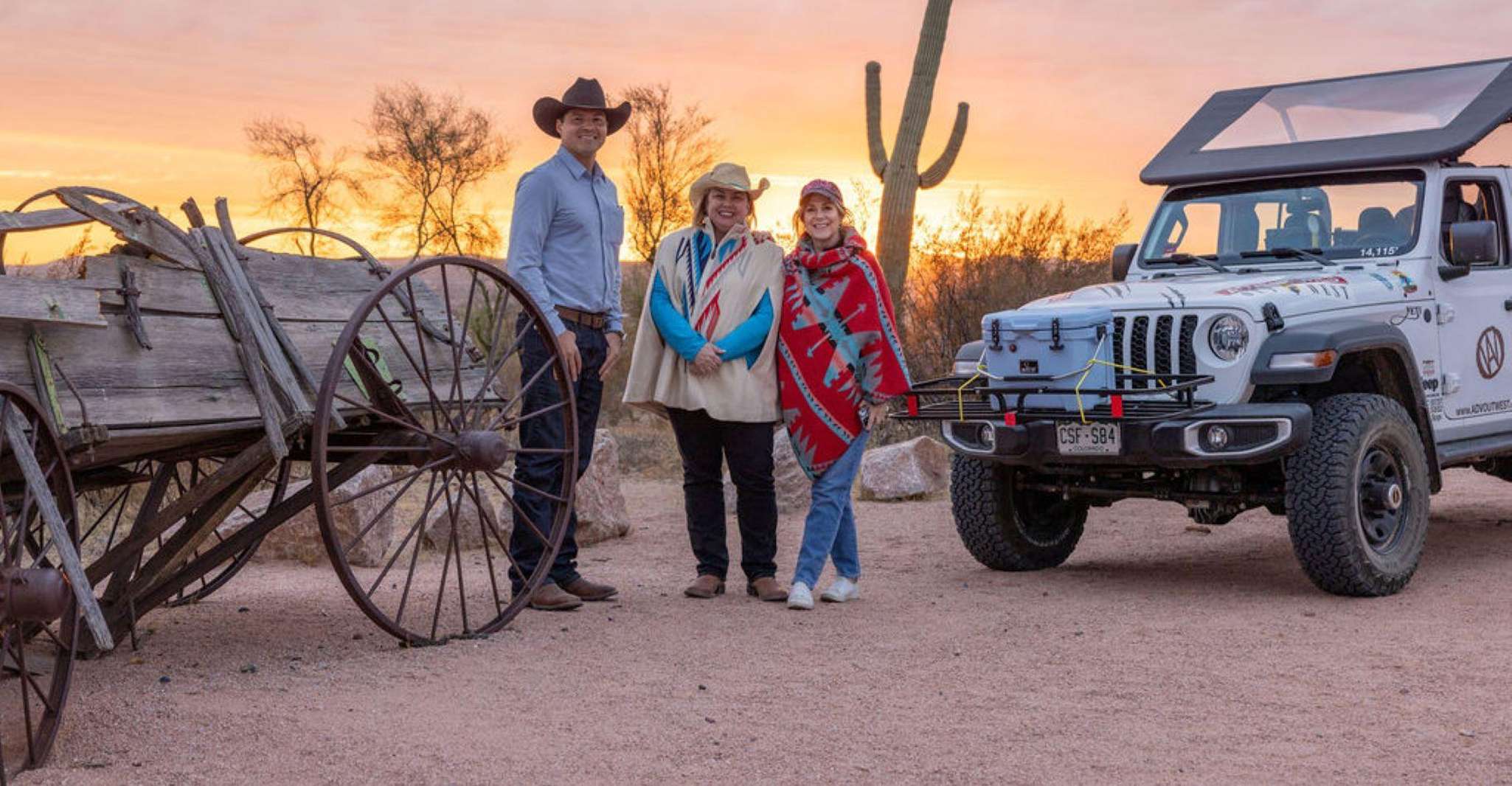 Scottsdale, Tournée de Jeep du coucher du soleil dans le ciel peint - Hizvo