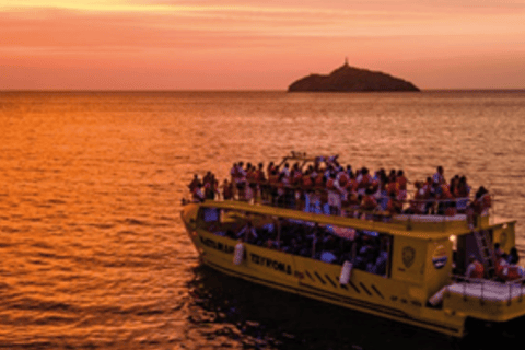 Santa Marta: Sunset Catamaran Cruise with DJ & Wine