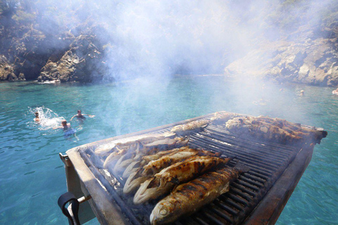 Fethiye: Relaxing Boat Tour with Lunch and Swim Stops
