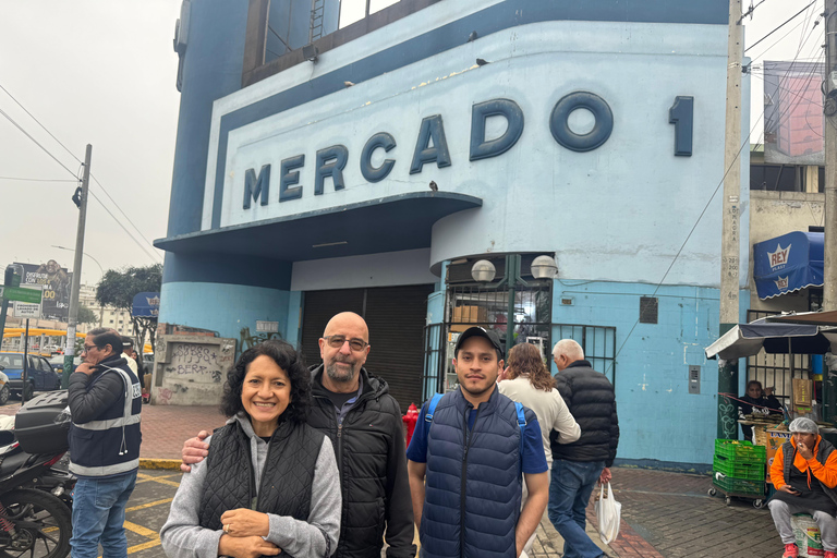 Lima: Market Tour with Tastings and Chinatown Visit