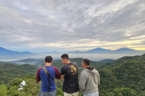 From Yogyakarta: Tumpeng Menoreh Skyline Sunrise
