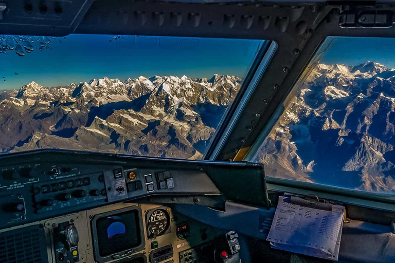 Reserva de lugares para o voo de montanha panorâmico do Evereste