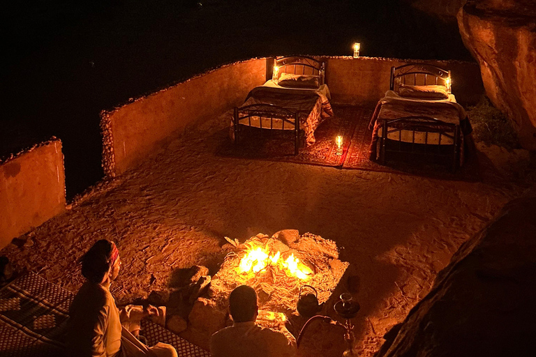 Från Wadi Rum: 1 natt under stjärnorna med jeeptur och måltiderThe Camping - Sova under stjärnorna med 3 timmars rundtur + kamel