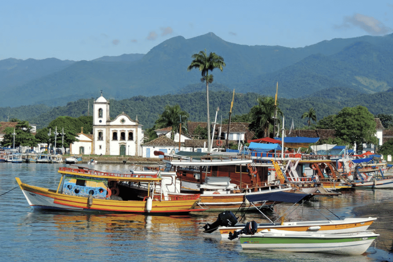 Paraty: Immersive Photoshoot with Local Photographer