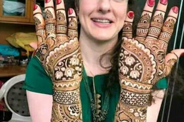 阿格拉：女性专属指甲花纹身和街头美食之旅阿格拉：适合女性的指甲花纹身和街头美食之旅