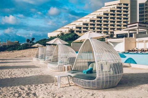 Private transfer Iberostar Selection Cancun to CUN Airport