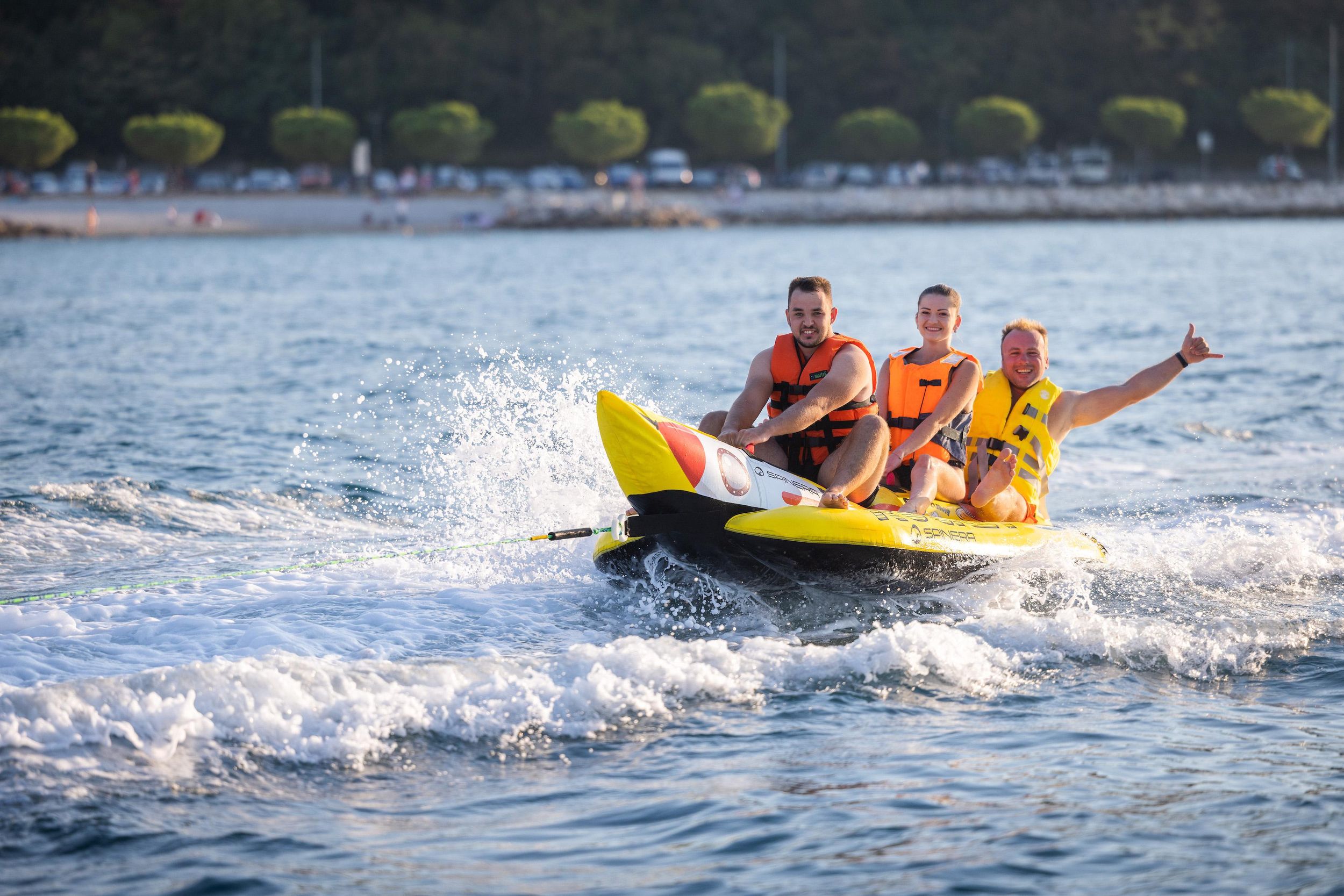 Izola: Bananenbootfahrt für Gruppen mit Geschwindigkeit und Wasserspaß