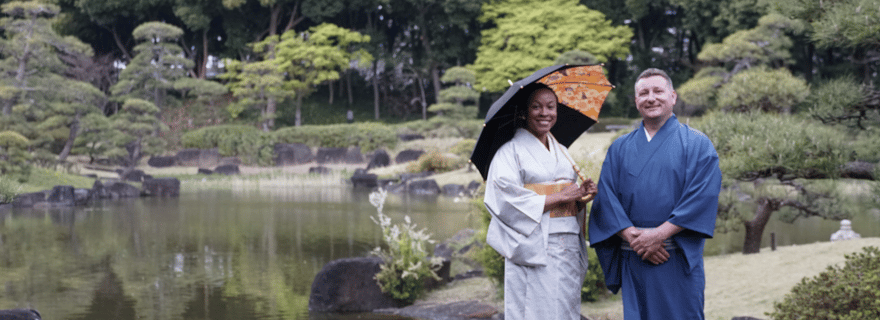 Kimono et cérémonie du thé dans un jardin japonais à Chiba