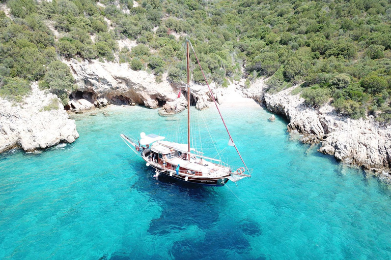 Bodrum: Breakfast Cruise on the Water Bodrum: Breakfast cruise on Yacht