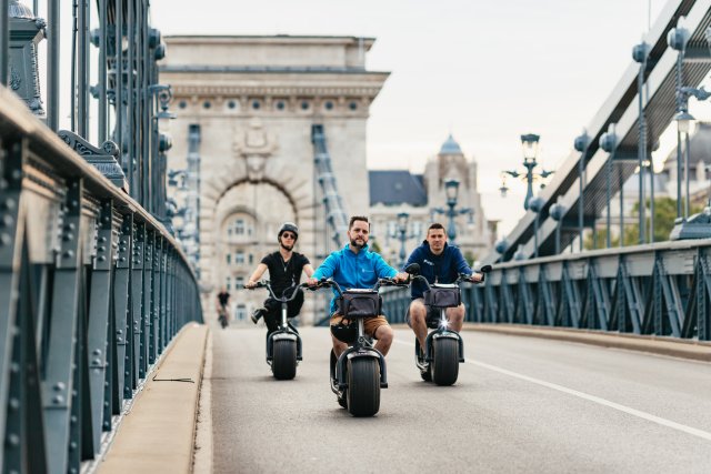 Budapest: Tour in scooter elettrico MonsteRoller
