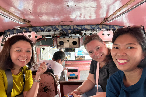 Você pode fazer um passeio de Jeepney em Manila com um guia local