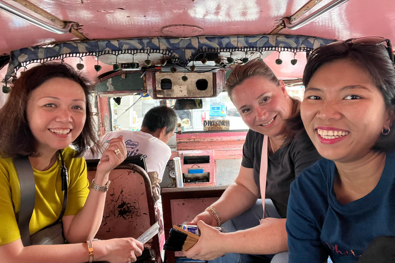 Você pode fazer um passeio de Jeepney em Manila com um guia local