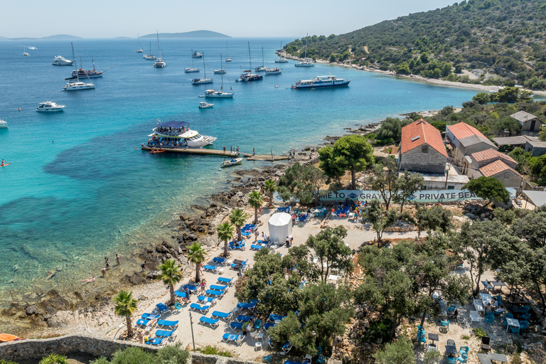 Split: Laguna Azul, Naufragio y Šolta con Comida y BebidasTour sin tumbona