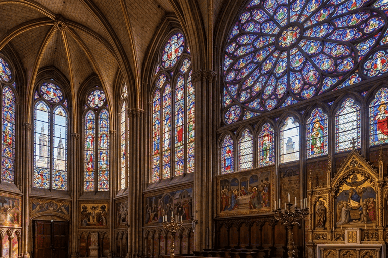 Notre Dame Cathedral Full Guided Tour with Skip Line Entry