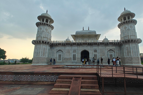 From Delhi: Same Day Round-Trip Tour By Car To Taj Mahal Tour with Car, Driver & Live Tour Guide