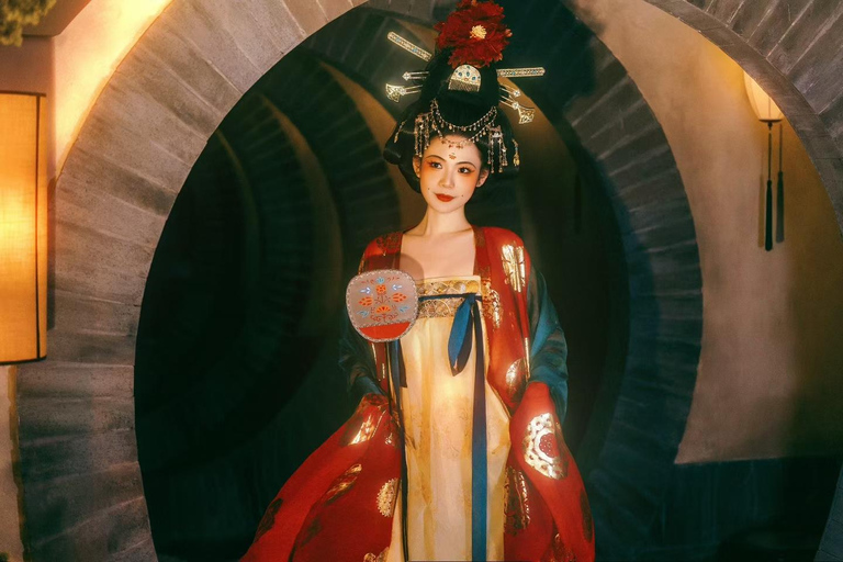 Old Shanghai: Hanfu Photoshoot Walking Tour Experience