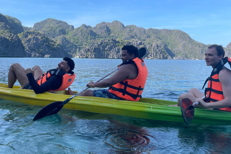 Coron Boat Rental With Buffet Lunch and Tour Guide