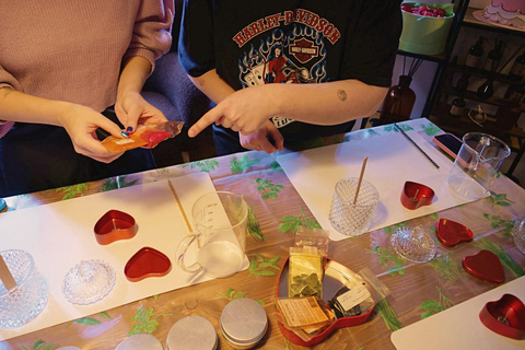 Bucharest: Soy candle pouring workshop in city center