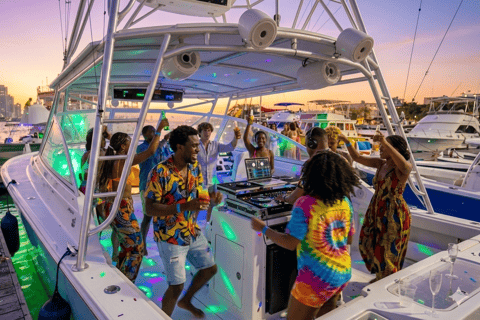 Cartagena tours: Sunset in the Bay with Skylen Cartagena sunset tours in the Bay with Skylen