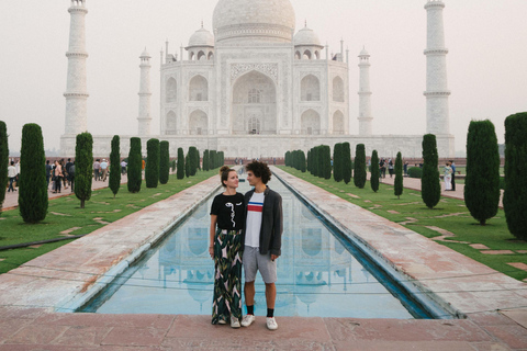 Agra: salta la fila per il tour dell&#039;alba del Taj Mahal e del Mausoleosolo Guida per Taj Mahal