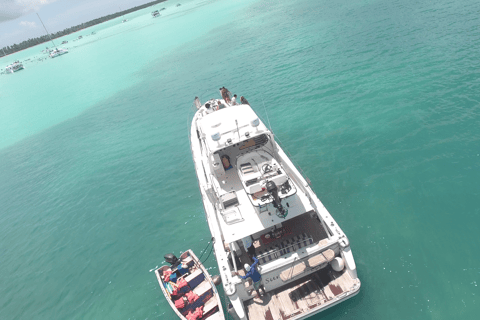 Punta Cana: Saona Island Private Catamaran Tour & Lunch