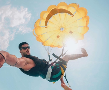 Pattaya: Tour di Koh Larn con parasailing e pranzo