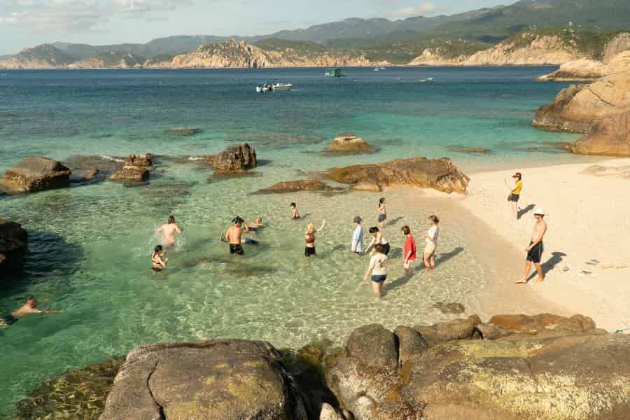 Vinh Hy-Bucht: Geführte Bootstour & Nui Chua-Nationalpark. Foto: GetYourGuide