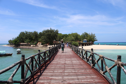 Unguja: Prison Island & Nakupenda Sandbank with BBQ Lunch Hotel Pick-up and Drop-off Without Entry Tickets
