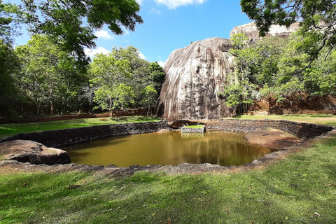 Sigiriya: Excursión de un día con safari en jeep desde Trincomalee