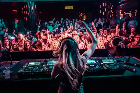 3 Ibiza-Club-Tickets mit Pre-Party mit offener Bar und Partyspielen