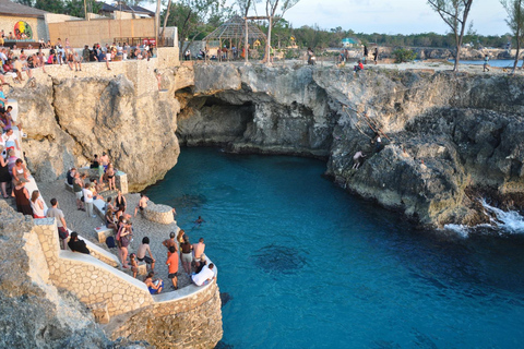 Blue Hole Mineral Spring und Ricks Cafe Private TourVon Falmouth/ Trelawny