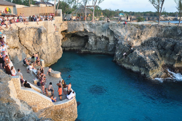 Blue Hole Mineral Spring und Ricks Cafe Private TourVon Falmouth/ Trelawny