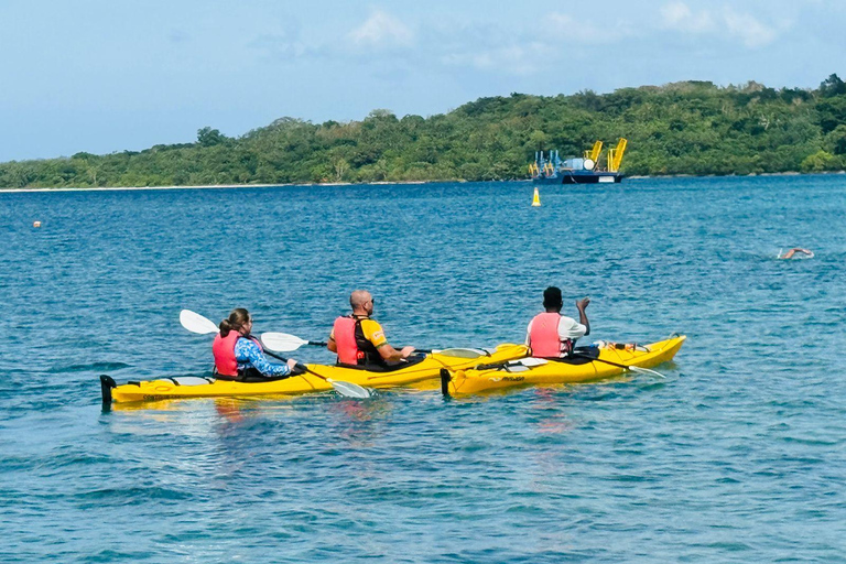Port Vila: Harbour Kayak Tour with Guide