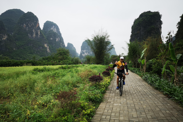 From Guilin/Yangshuo: Private Li River Cruise & Cycling Tour