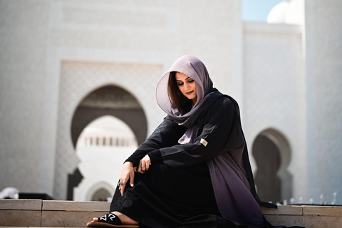 Professional Photoshoot at Sheikh Zayed MosquePremium (20 photos)