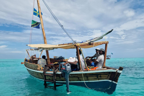 Zanzibar: Mnemba eiland privé dhow cruise met lunch