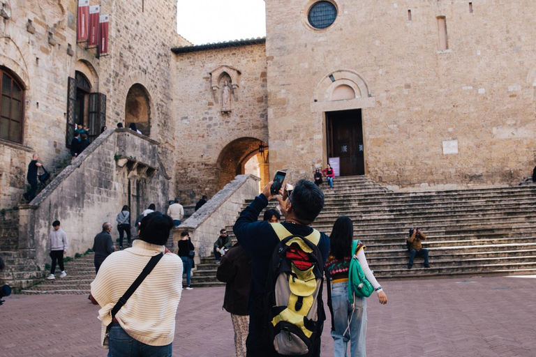 San Gimignano & Volterra: privétransfer vanuit Florence