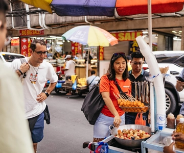 Manila: Street Food and Drinks Walking Tour with Tastings