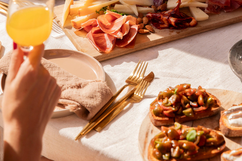 Prywatna degustacja wina z widokiem na Sagrada Familia i posiłkiem tapas